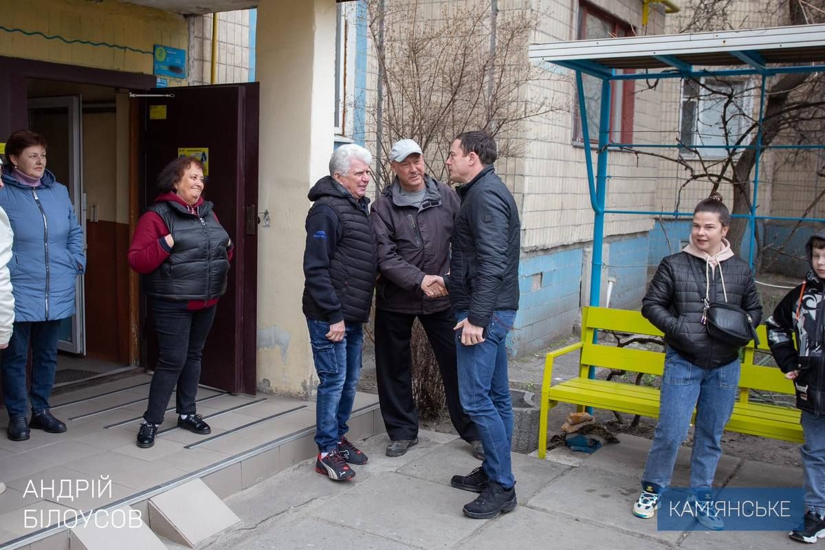 Мэр Каменского проверил ремонты по программе поддержки ОСМД и ЖСК Мэр Каменского проверил ремонты по программе поддержки ОСМД и ЖСК