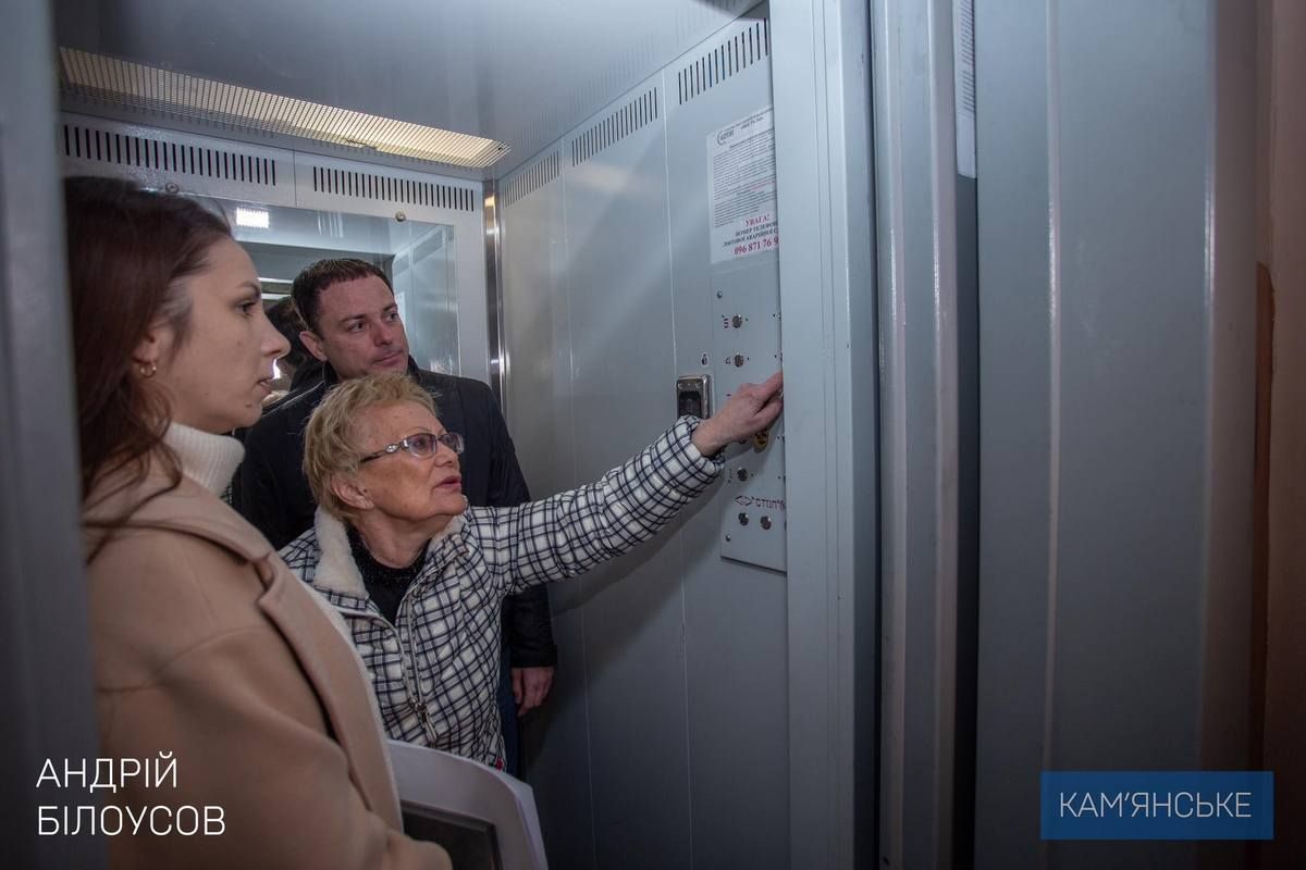 70% средств выделяет город, а 30% – жители Мэр Каменского проверил ремонты по программе поддержки ОСМД и ЖСК