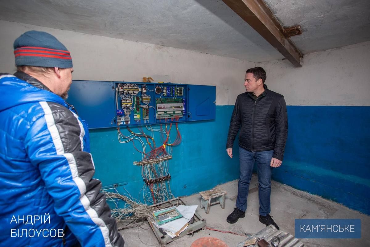 проспект Непокоренных, 37 – заменили станции управления лифтами Мэр Каменского проверил ремонты по программе поддержки ОСМД и ЖСК 6