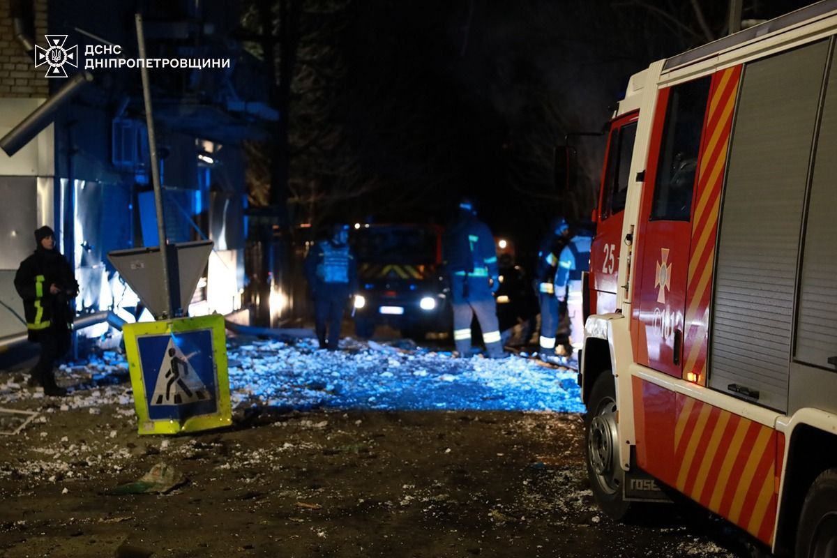 Серия взрывов в Днепре вечером 26 марта: фото и подробности от полиции, спасателей и прокуратуры.