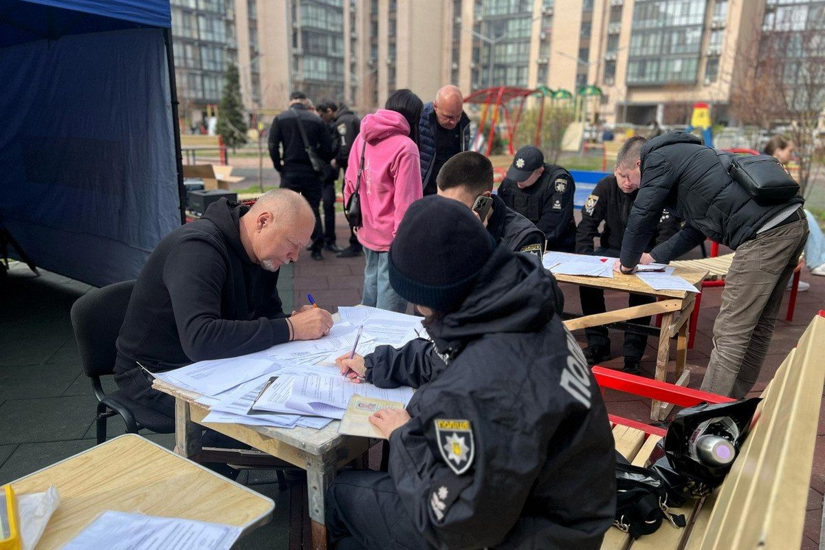 Серия взрывов в Днепре вечером 26 марта: фото и подробности от полиции, спасателей и прокуратуры 11