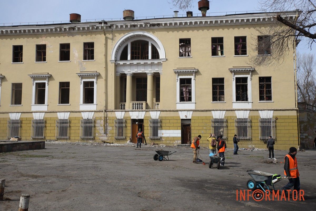 Потрощені та знищені вогнем автомобілі, бите скло на уламки: як виглядають місця «прильотів» БпЛА у Дніпрі 20