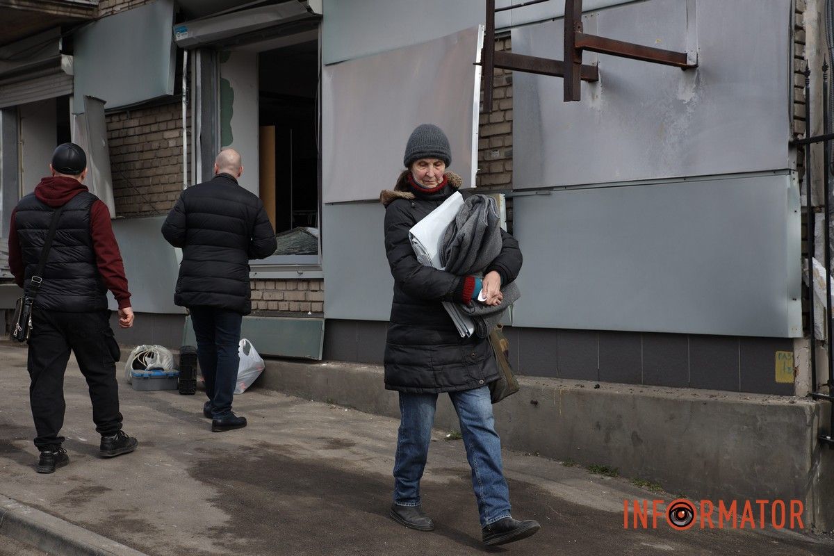 Потрощені та знищені вогнем автомобілі, бите скло на уламки: як виглядають місця «прильотів» БпЛА у Дніпрі 49