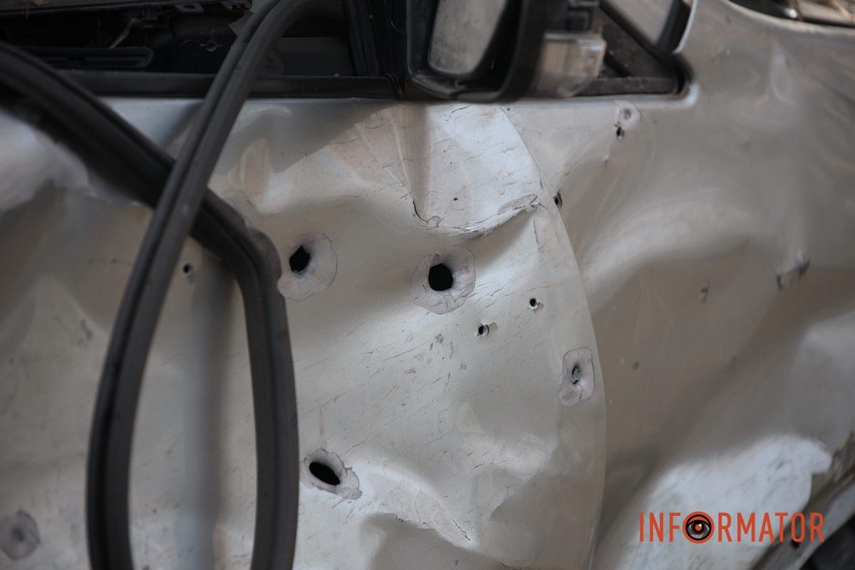 Потрощені та знищені вогнем автомобілі, бите скло на уламки: як виглядають місця «прильотів» БпЛА у Дніпрі 54