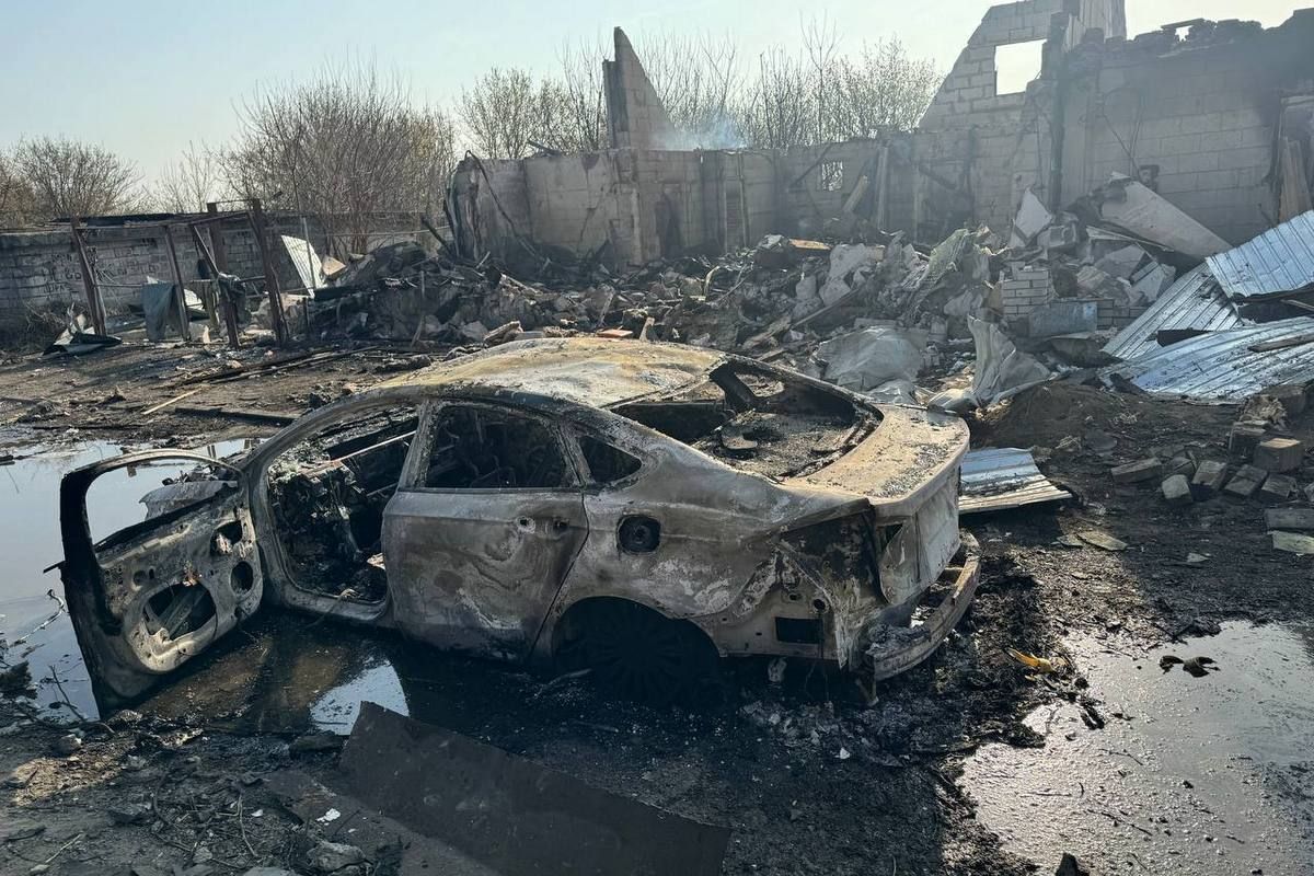 Автівка згоріла вщент