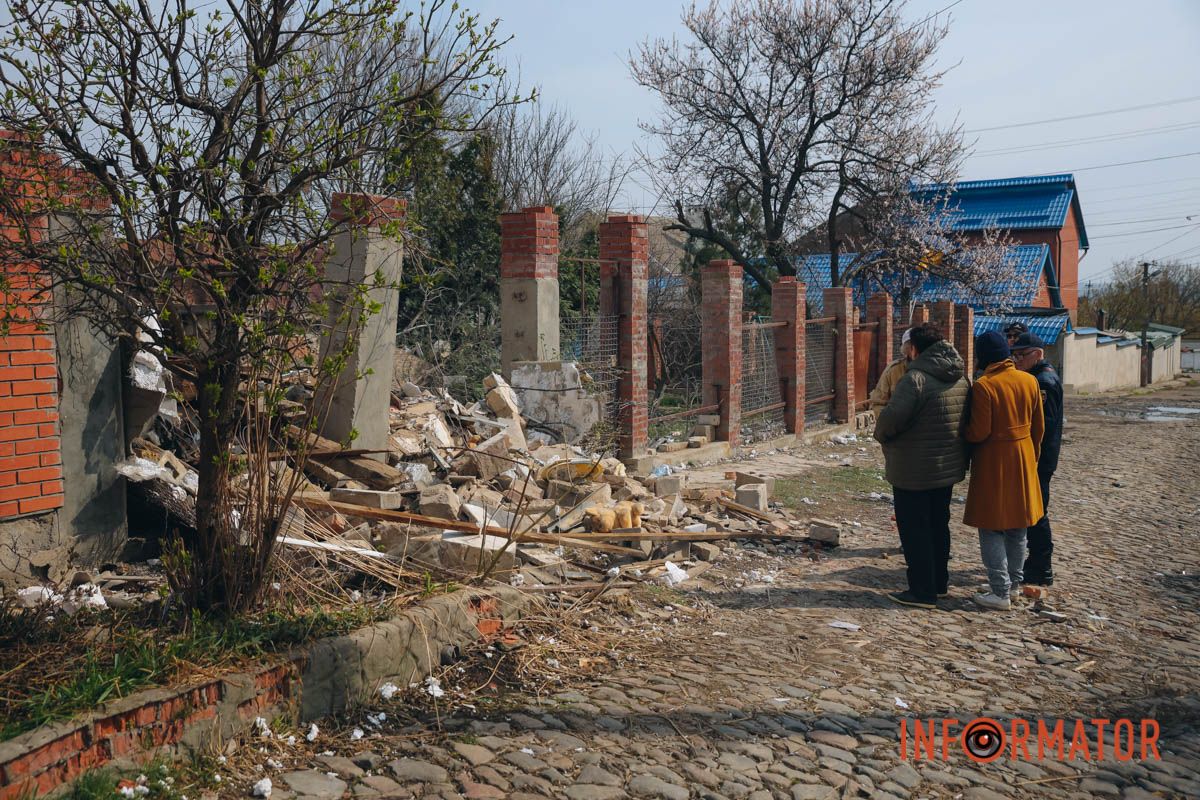 Зруйновані будинки, побиті машини та вибиті вікна: як виглядає Дніпро після масштабної атаки дронами 4