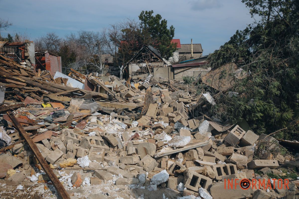 Зруйновані будинки, побиті машини та вибиті вікна: як виглядає Дніпро після масштабної атаки дронами 5