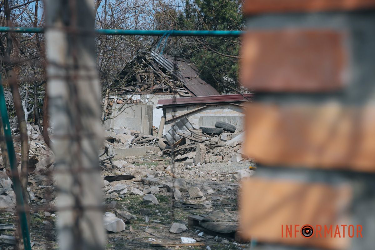 Зруйновані будинки, побиті машини та вибиті вікна: як виглядає Дніпро після масштабної атаки дронами 10