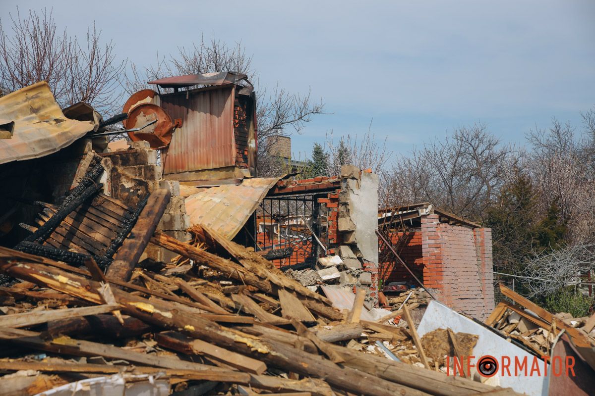Зруйновані будинки, побиті машини та вибиті вікна: як виглядає Дніпро після масштабної атаки дронами 9