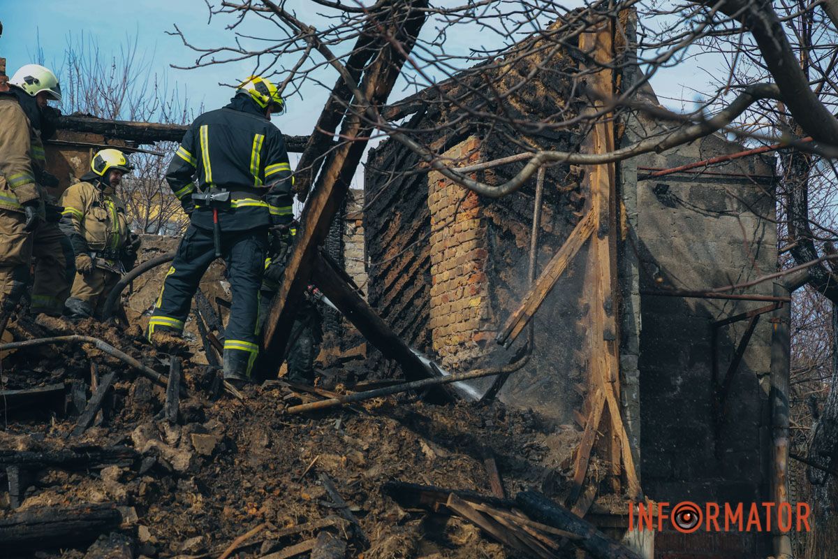 Зруйновані будинки, побиті машини та вибиті вікна: як виглядає Дніпро після масштабної атаки дронами 6