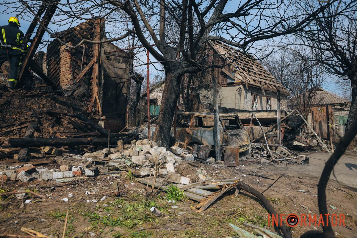 Зруйновані будинки, побиті машини та вибиті вікна: як виглядає Дніпро після масштабної атаки дронами 11