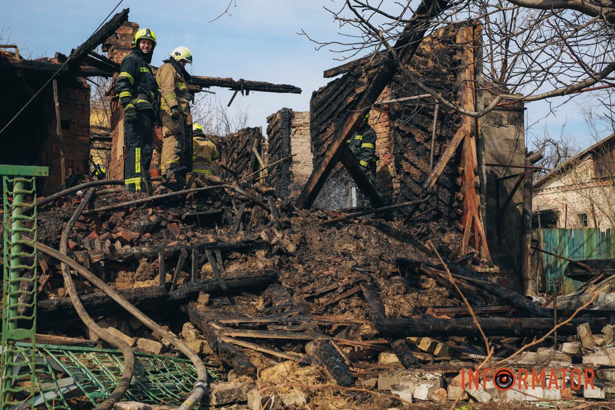 Зруйновані будинки, побиті машини та вибиті вікна: як виглядає Дніпро після масштабної атаки дронами 12