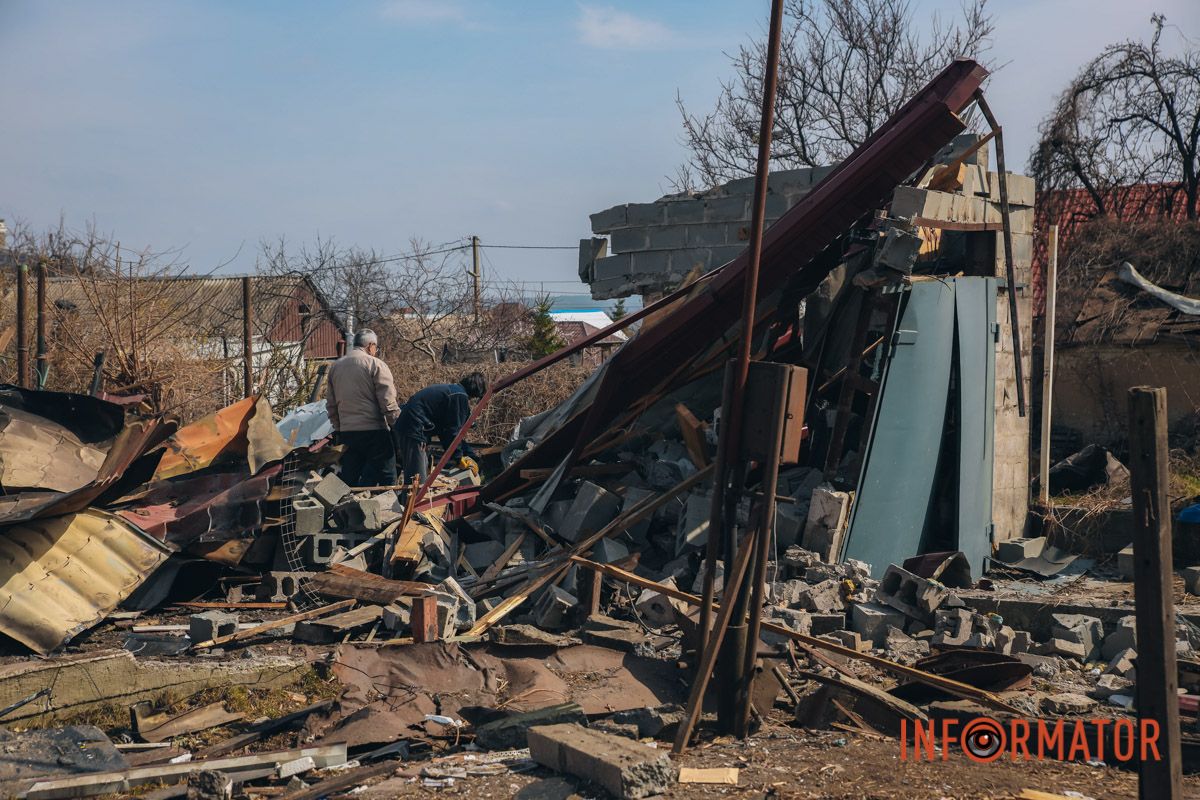 Зруйновані будинки, побиті машини та вибиті вікна: як виглядає Дніпро після масштабної атаки дронами 15