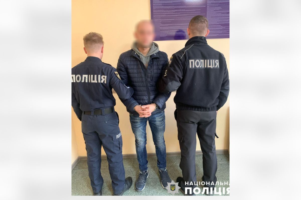 Чоловіка затримали правоохоронці Чоловіка затримали правоохоронці