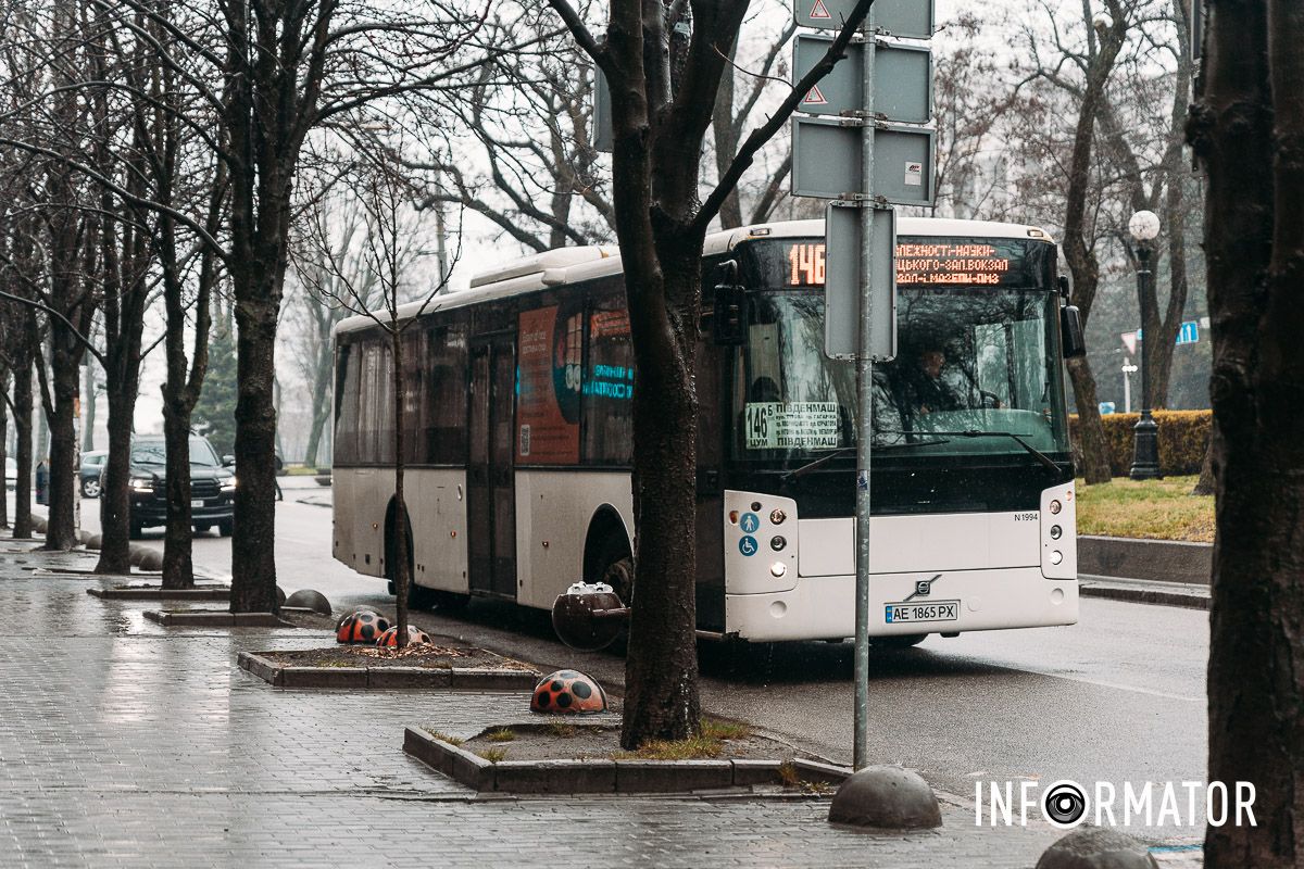 У Дніпрі під час війни за понад 2,3 мільйона гривень хочуть капітально відремонтувати зупинки 2