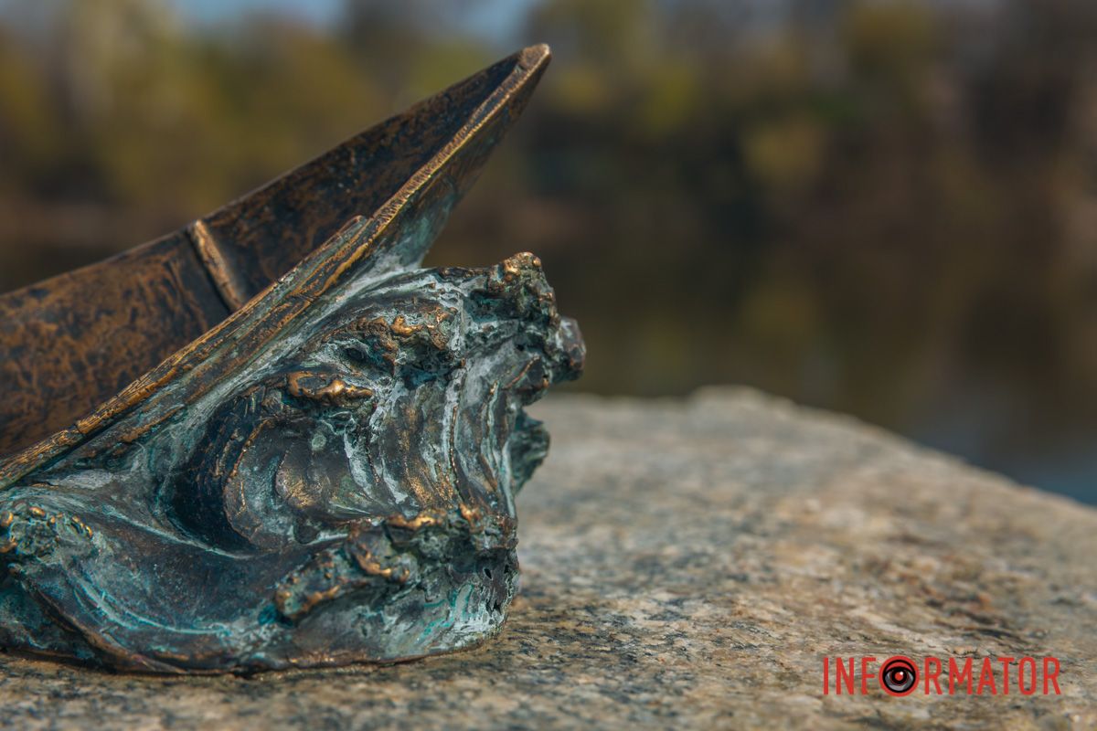 Нову мініскульптуру зробили з бронзи