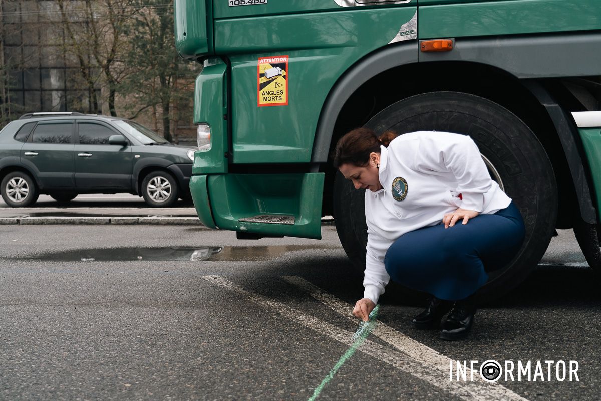 Протащили 18-тонную фуру: в Днепре превзойдет командный рекорд Гиннеса 1