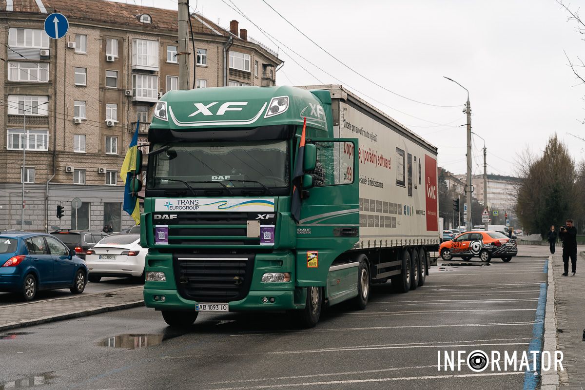 Протащили 18-тонную фуру: в Днепре превзойдет командный рекорд Гиннеса 2