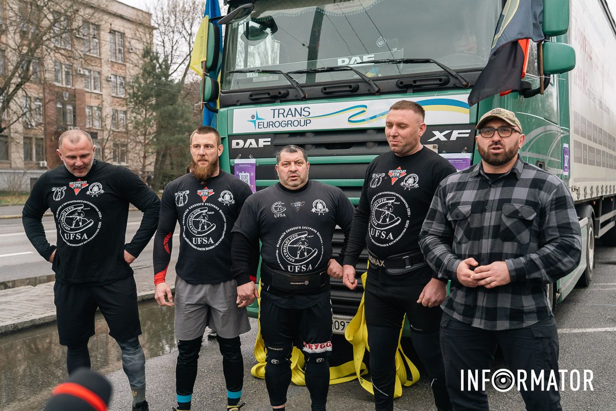 Протащили 18-тонную фуру: в Днепре превзойдет командный рекорд Гиннеса 14