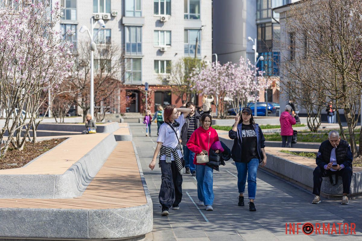 Сакури, тюльпани та магнолії: де у Дніпрі розпустилися квіти та дерева 18