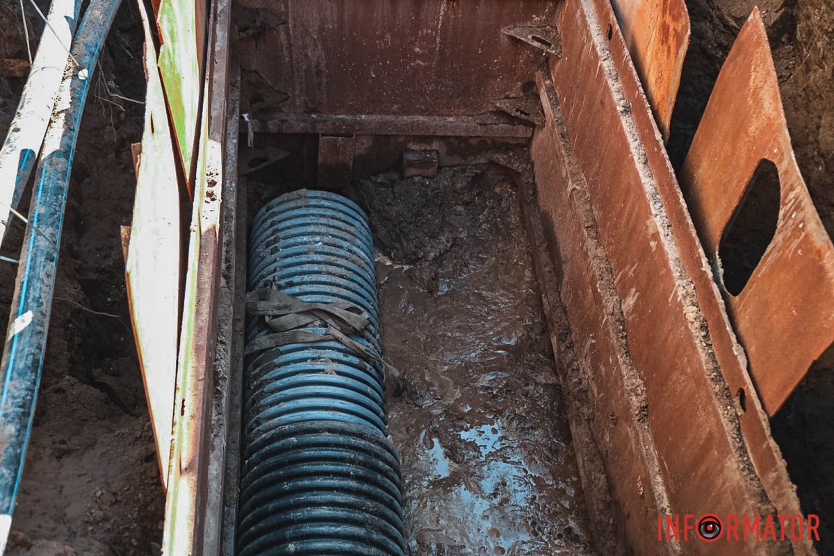 Місце робіт огородили парканом Місце робіт огородили парканом