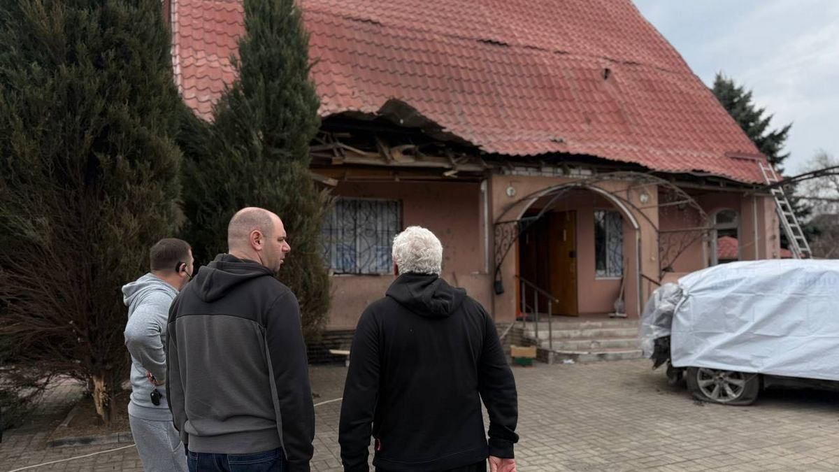 На околиці Дніпра в селищі Шевченко через проліт ворожого “Шахеда” понад 10 будинків зазнали пошкоджень