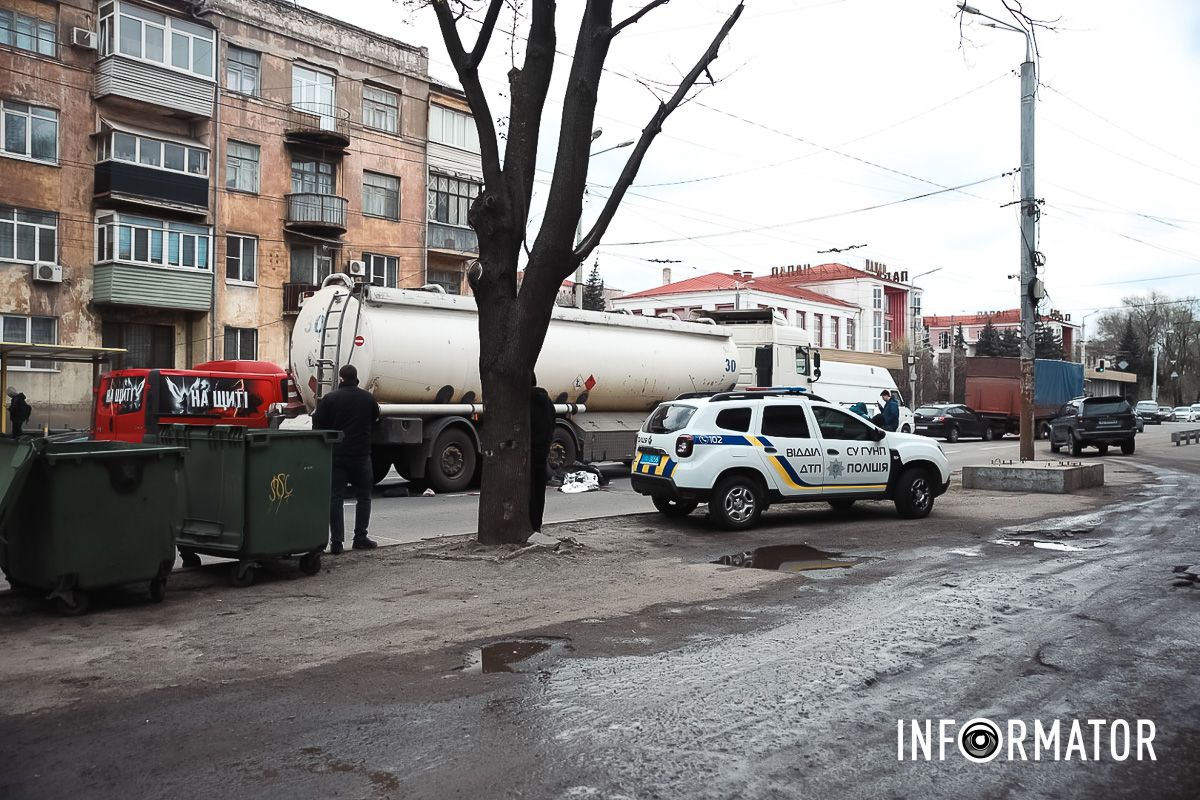 У понеділок, 7 квітня, у Дніпрі на проспекті Сергія Нігояна, поблизу повороту на проспект Івана Мазепи, сталася смертельна ДТП У понеділок, 7 квітня, у Дніпрі на проспекті Сергія Нігояна, поблизу повороту на проспект Івана Мазепи, сталася смертельна ДТП