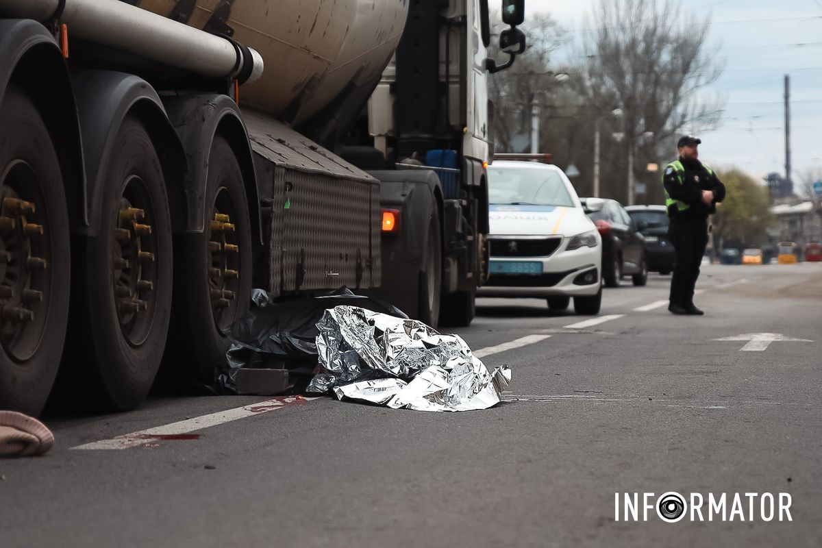 За попередньою інформацією, DAF їхав зі сторони проспекту Лесі Українки по Сергія Нігояна у напрямку проспекту Мазепи За попередньою інформацією, DAF їхав зі сторони проспекту Лесі Українки по Сергія Нігояна у напрямку проспекту Мазепи
