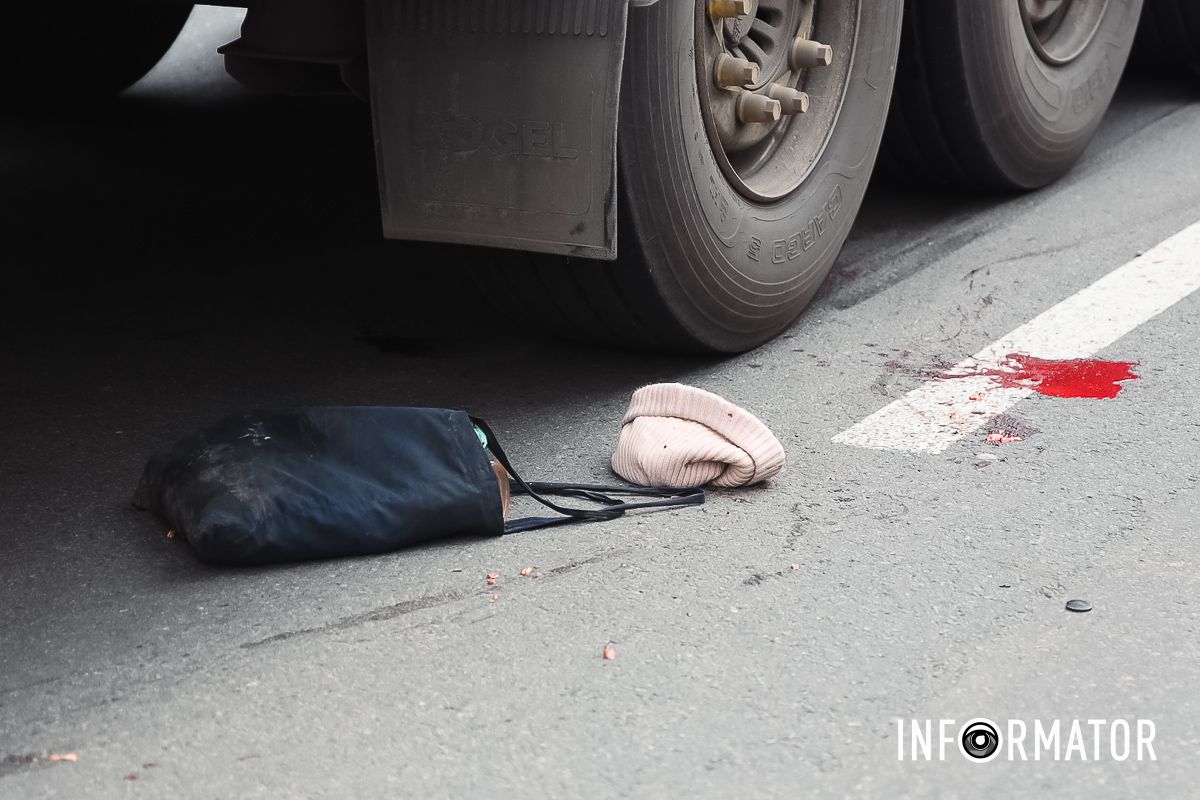 Фура стояла у лівій смузі Фура стояла у лівій смузі