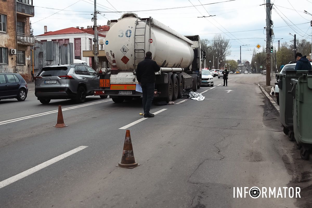 Про це повідомляє Інформатор із місця події Про це повідомляє Інформатор із місця події