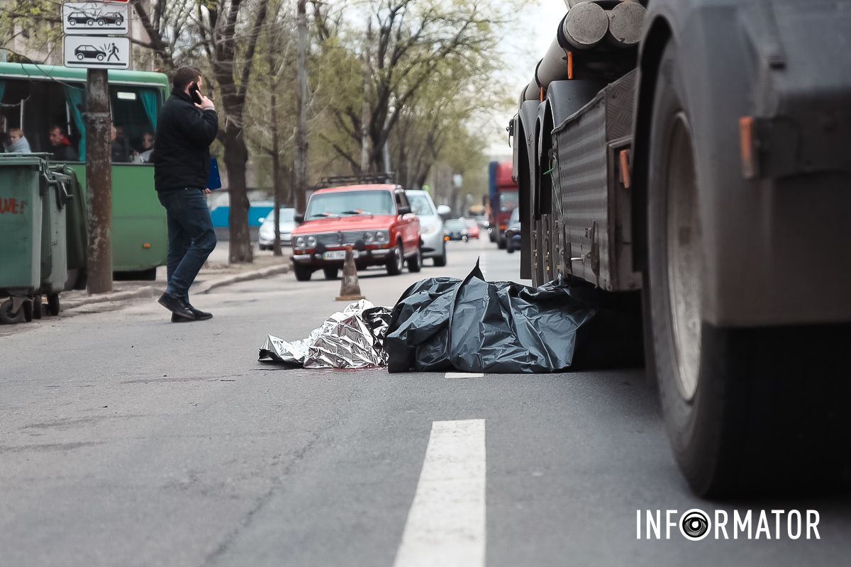 Станом на 14:50, рух на дорозі ускладнений, оскільки зайнято дві смуги Станом на 14:50, рух на дорозі ускладнений, оскільки зайнято дві смуги