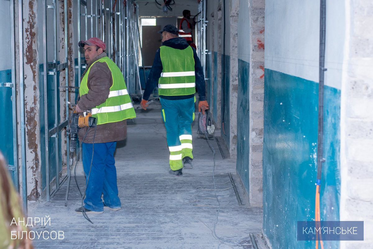 На Гімназичному проспекті у Кам’янському проходить капремонт гуртожитку для переселенців 5