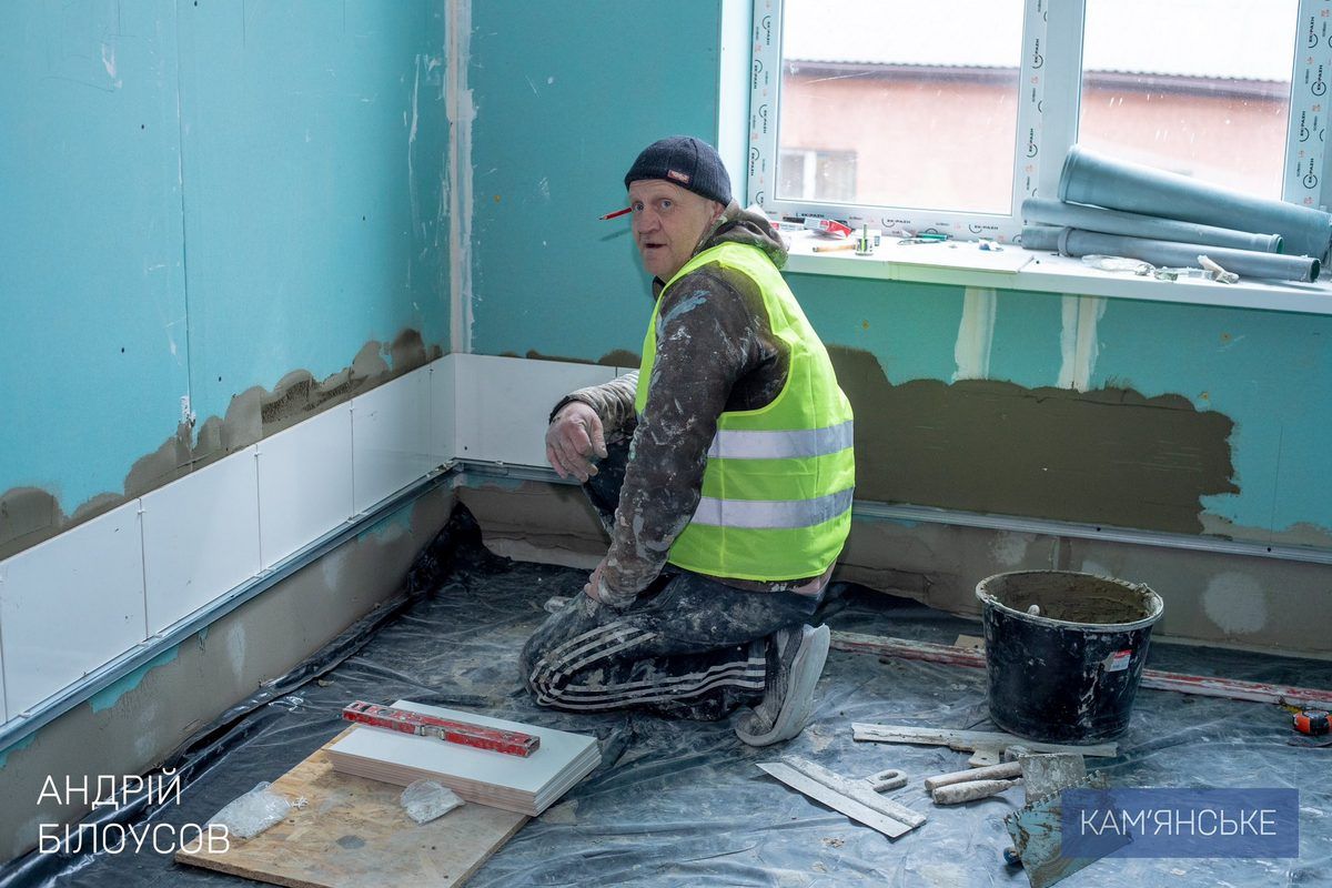 На Гімназичному проспекті у Кам’янському проходить капремонт гуртожитку для переселенців 1