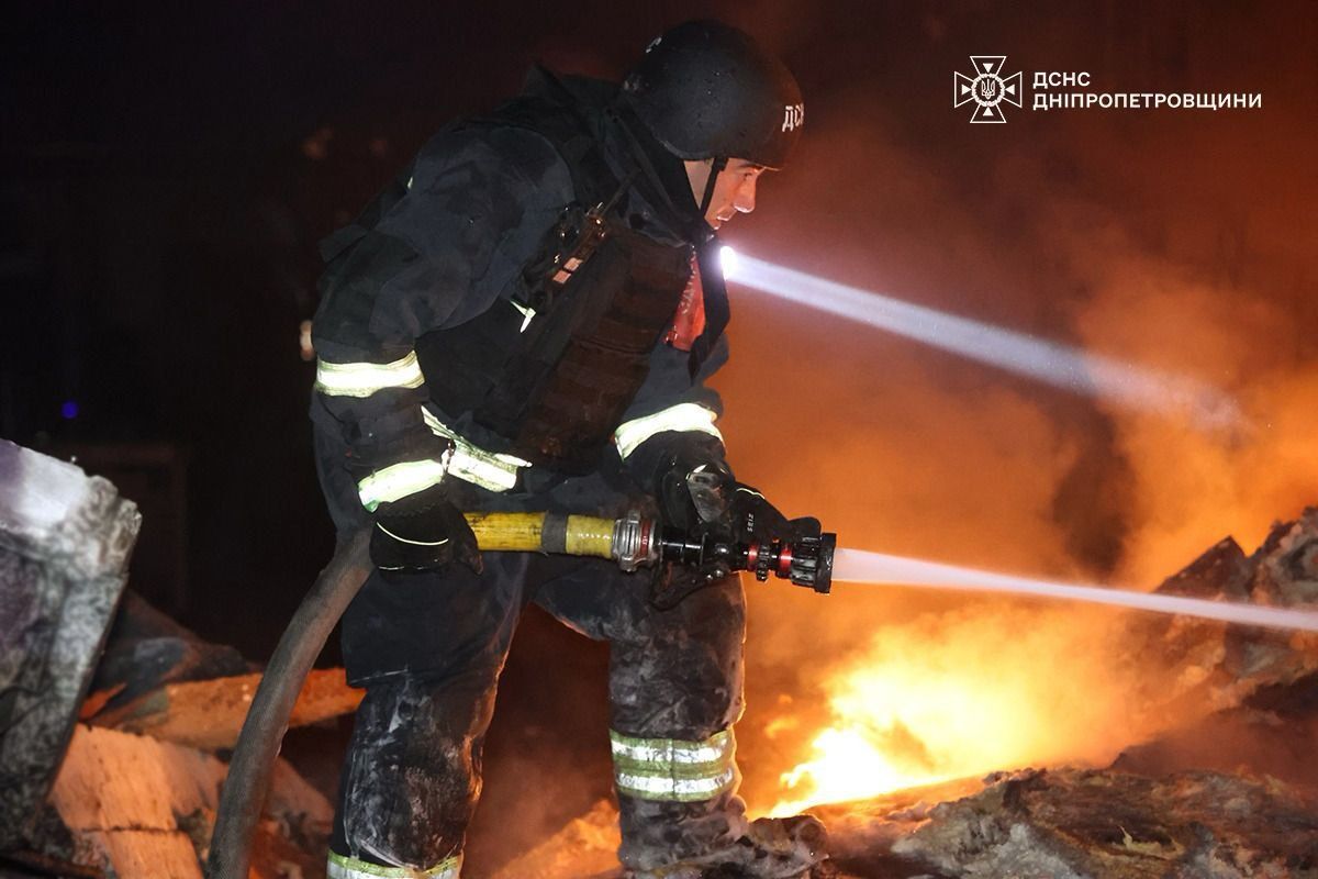 В Днепре возникло несколько пожаров Вечерние взрывы в Днепре: появились подробности атаки на город от полиции и спасателей 2