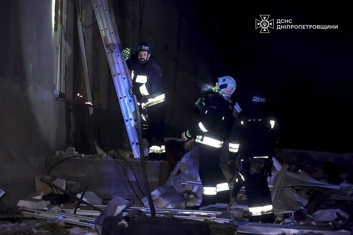 Пострадали 15 человек Вечерние взрывы в Днепре: появились подробности атаки на город от полиции и спасателей 4