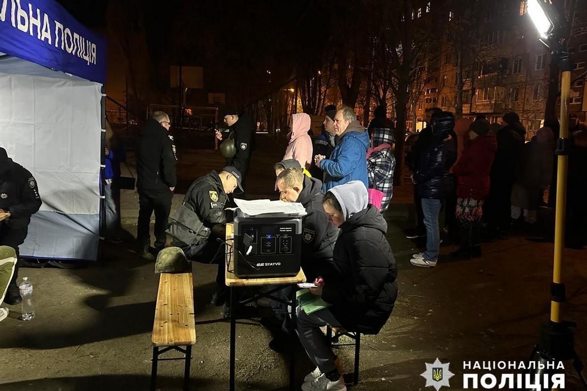 Полиция принимает заявления о поврежденном имуществе Вечерние взрывы в Днепре: появились подробности атаки на город от полиции и спасателей 6