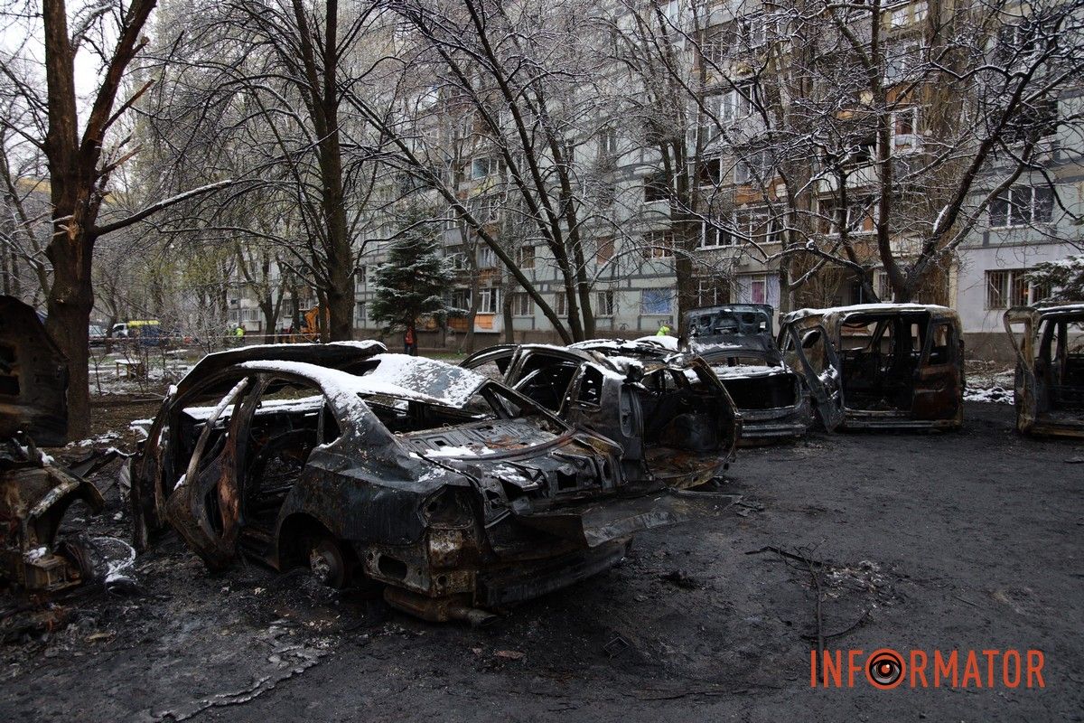 Вибиті вікна, руїна та знищені автомобілі: як виглядають місця ударів рф «Шахедами» по Дніпру 5