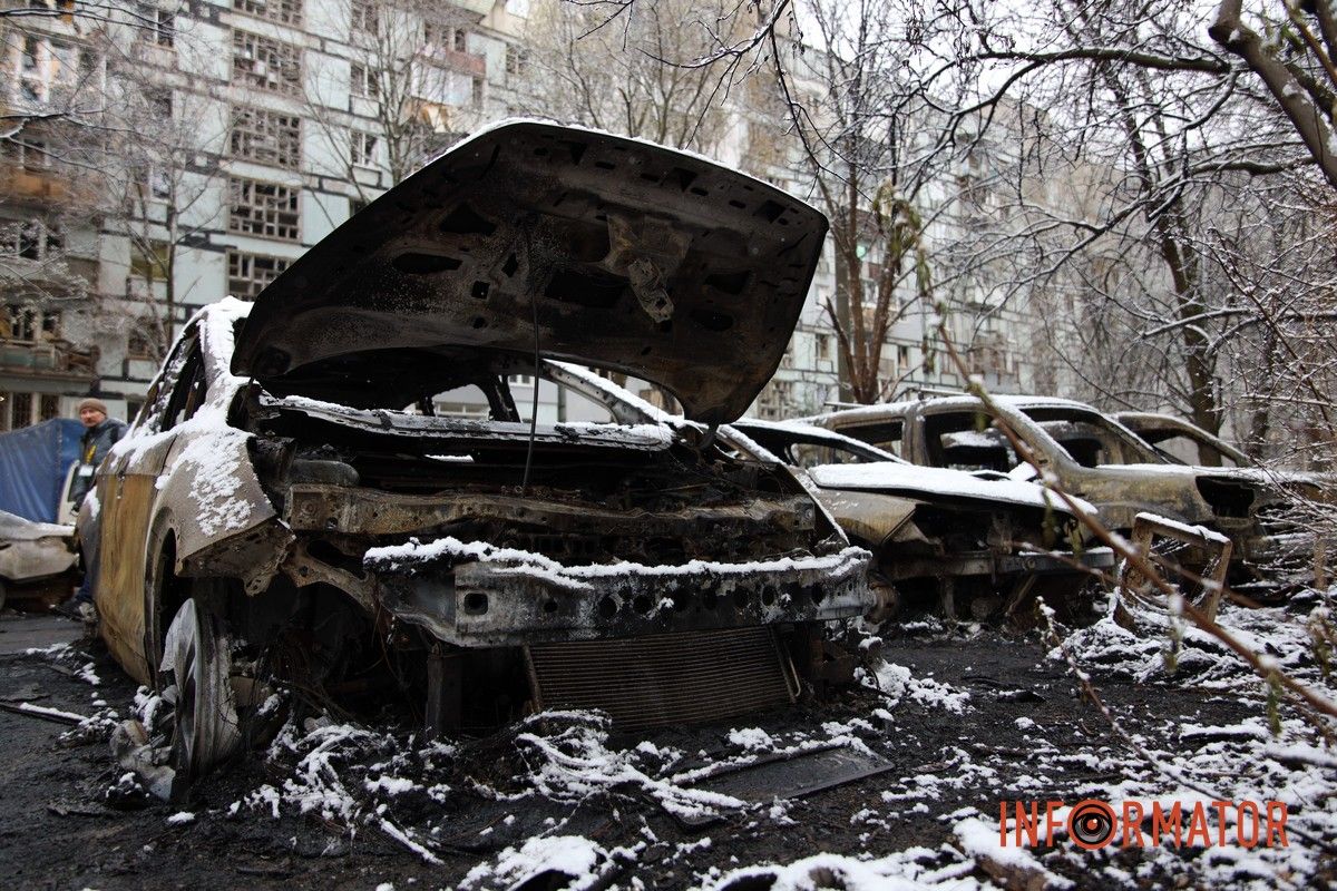 Вибиті вікна, руїна та знищені автомобілі: як виглядають місця ударів рф «Шахедами» по Дніпру 1