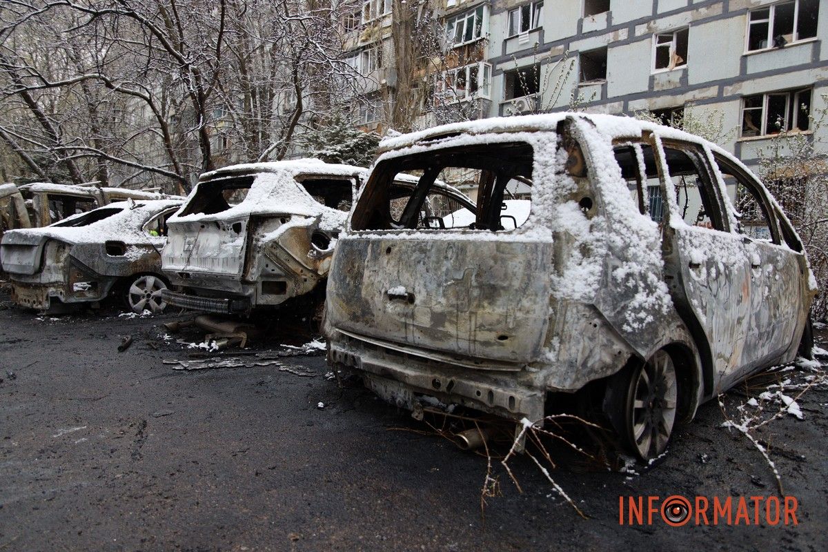 Вибиті вікна, руїна та знищені автомобілі: як виглядають місця ударів рф «Шахедами» по Дніпру 7