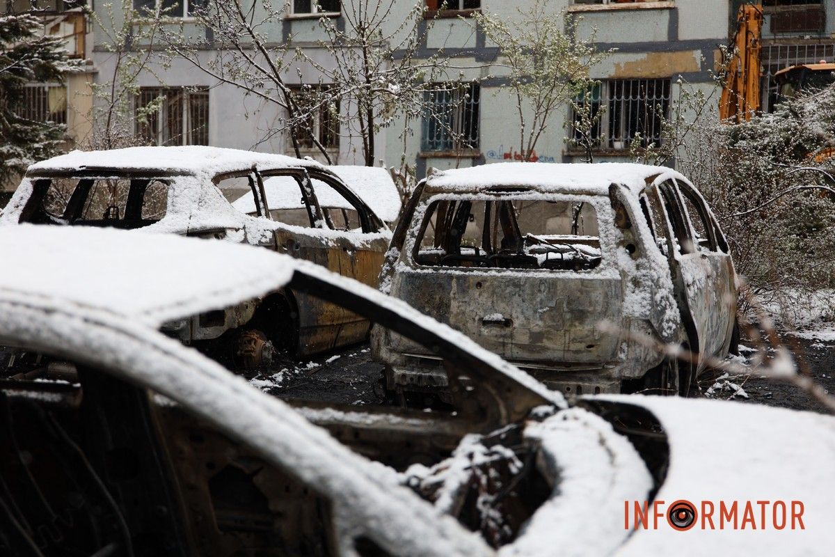 Вибиті вікна, руїна та знищені автомобілі: як виглядають місця ударів рф «Шахедами» по Дніпру 27