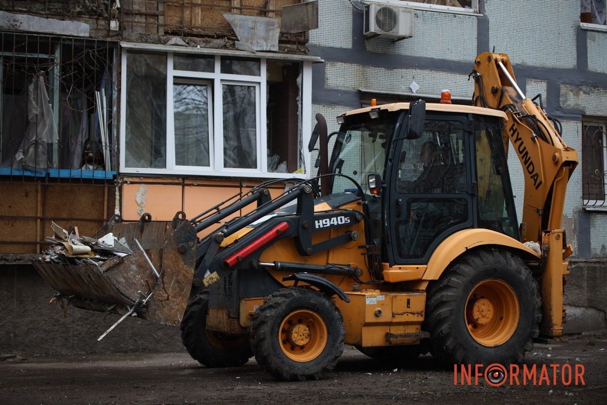 Вибиті вікна, руїна та знищені автомобілі: як виглядають місця ударів рф «Шахедами» по Дніпру 29