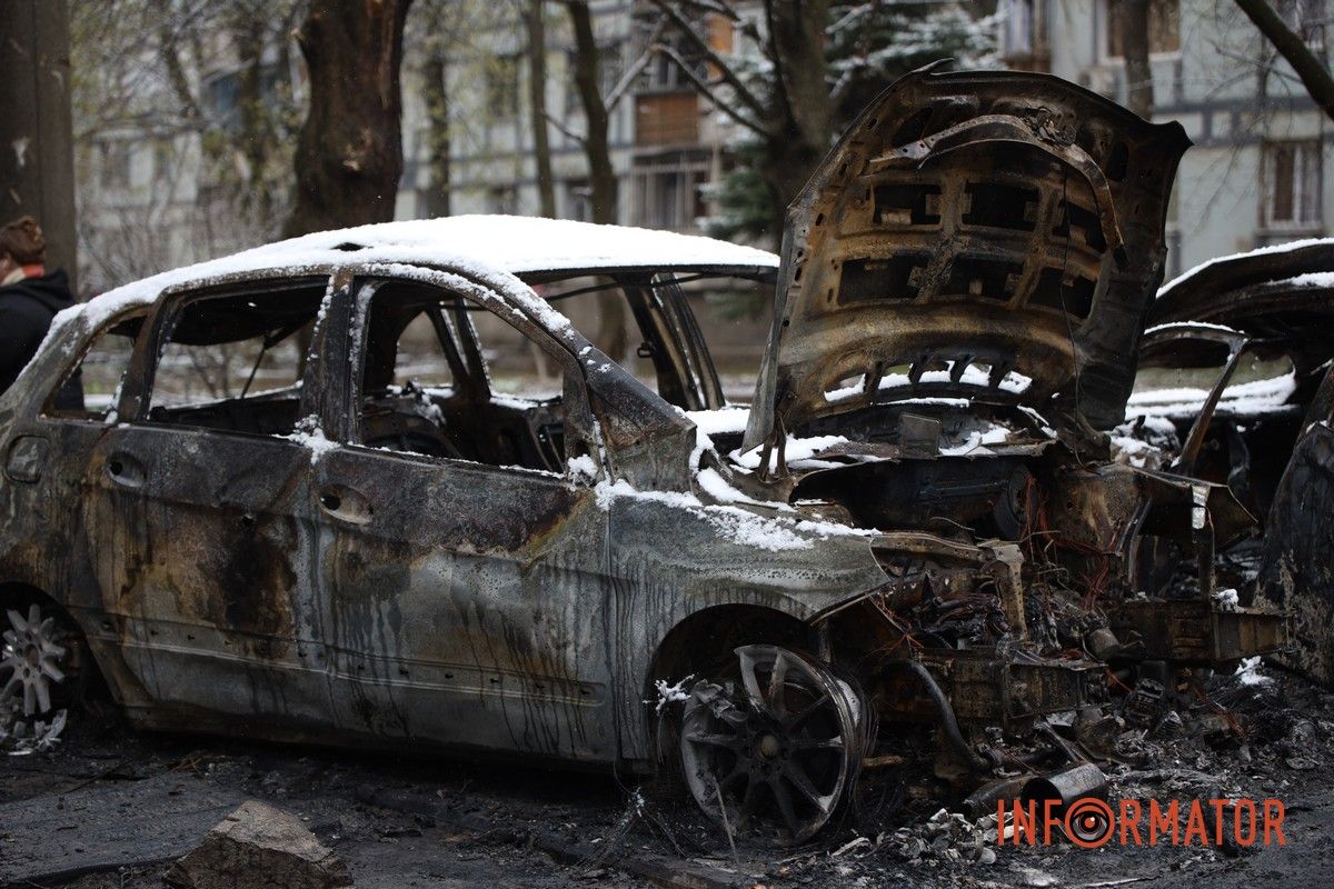 Вибиті вікна, руїна та знищені автомобілі: як виглядають місця ударів рф «Шахедами» по Дніпру 28