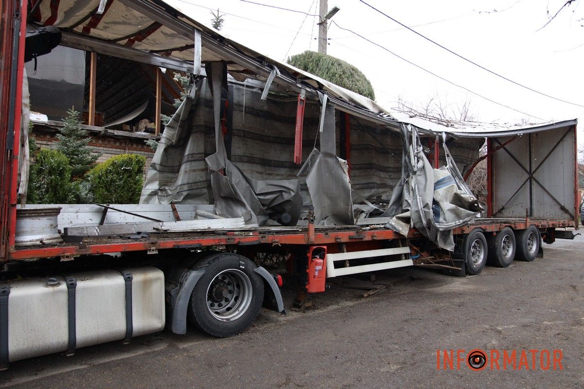 Вибиті вікна, руїна та знищені автомобілі: як виглядають місця ударів рф «Шахедами» по Дніпру 32