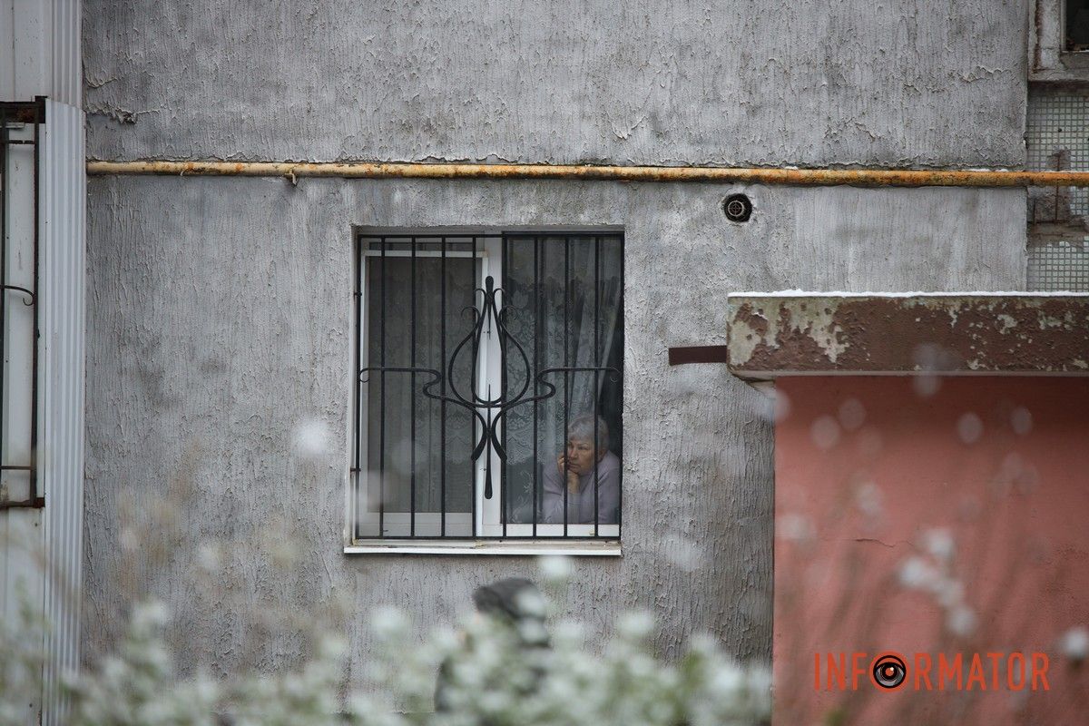 Вибиті вікна, руїна та знищені автомобілі: як виглядають місця ударів рф «Шахедами» по Дніпру 36