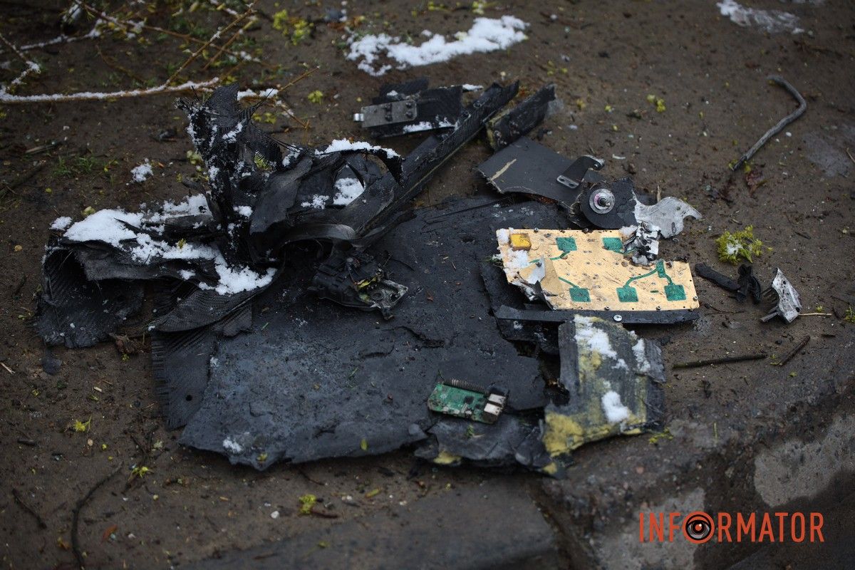 Вибиті вікна, руїна та знищені автомобілі: як виглядають місця ударів рф «Шахедами» по Дніпру 38