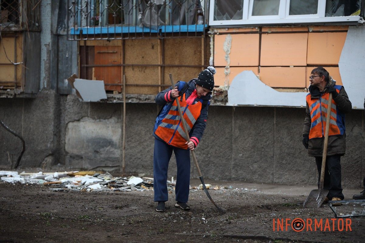 Вибиті вікна, руїна та знищені автомобілі: як виглядають місця ударів рф «Шахедами» по Дніпру 34