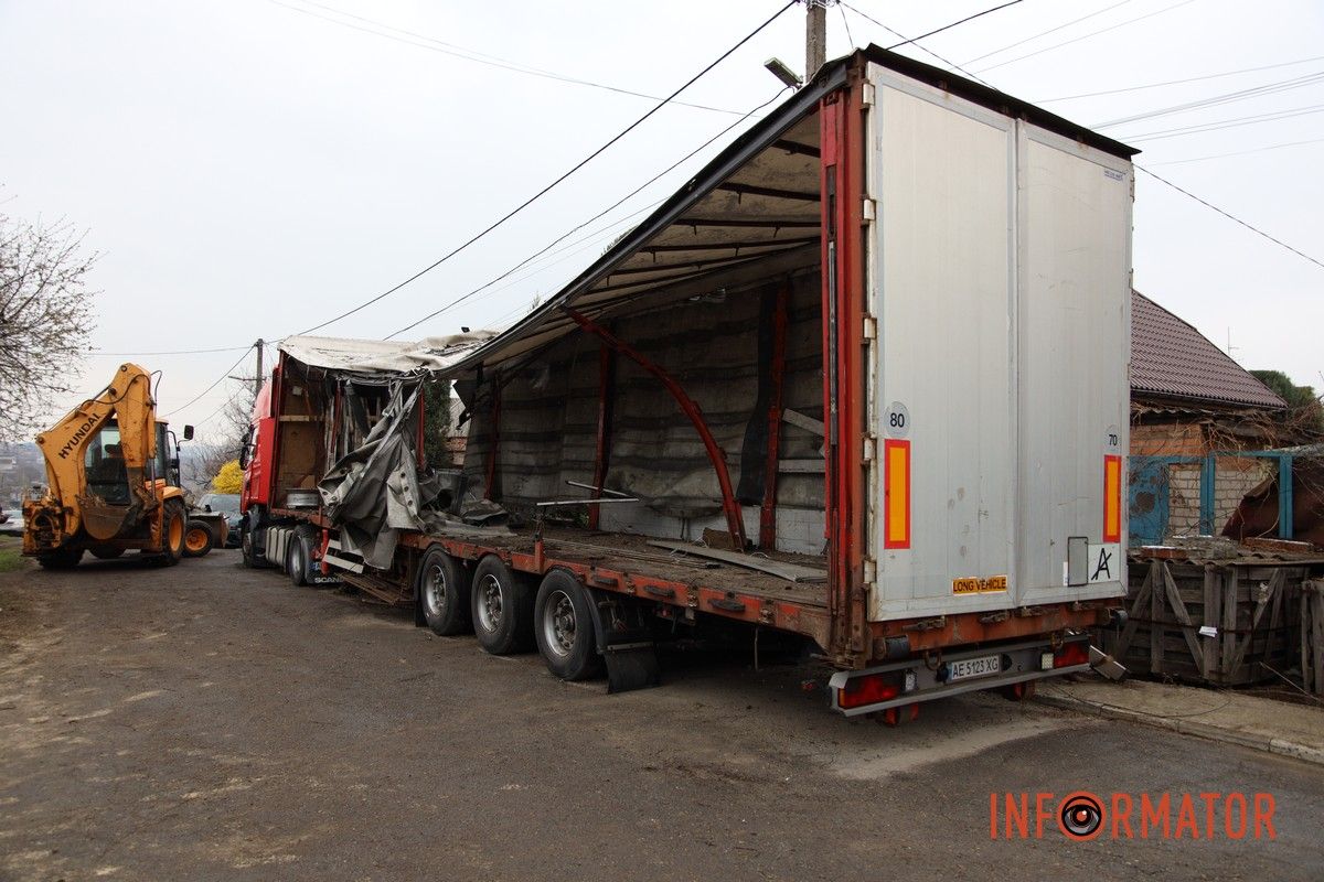 Вибиті вікна, руїна та знищені автомобілі: як виглядають місця ударів рф «Шахедами» по Дніпру 37