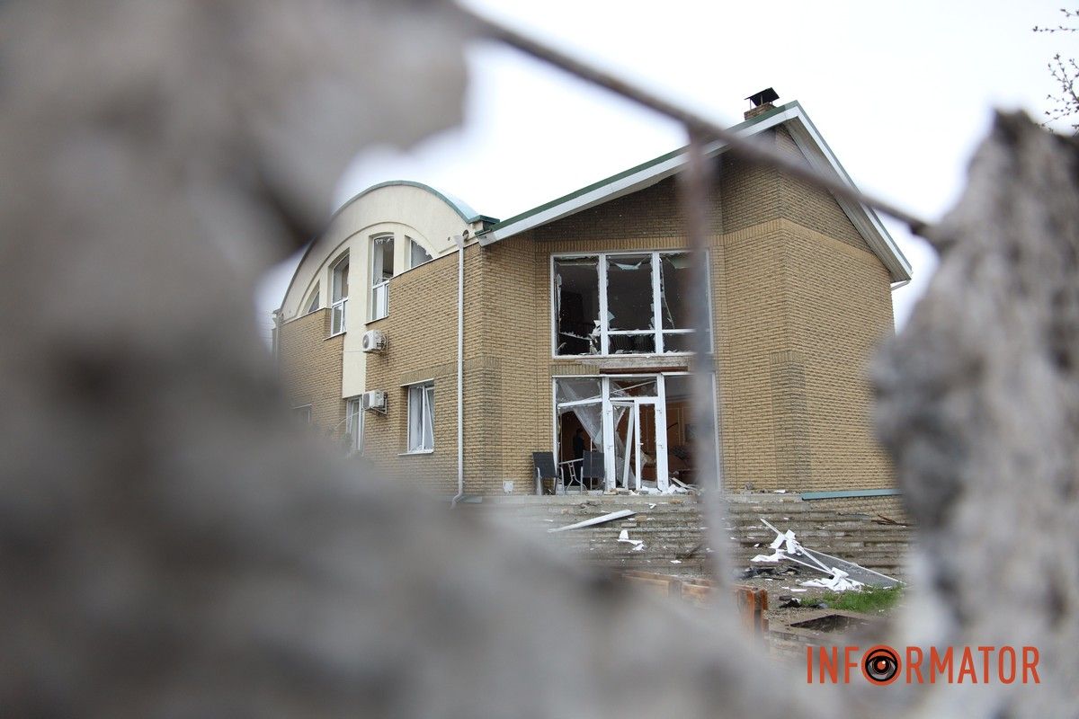 Вибиті вікна, руїна та знищені автомобілі: як виглядають місця ударів рф «Шахедами» по Дніпру 41