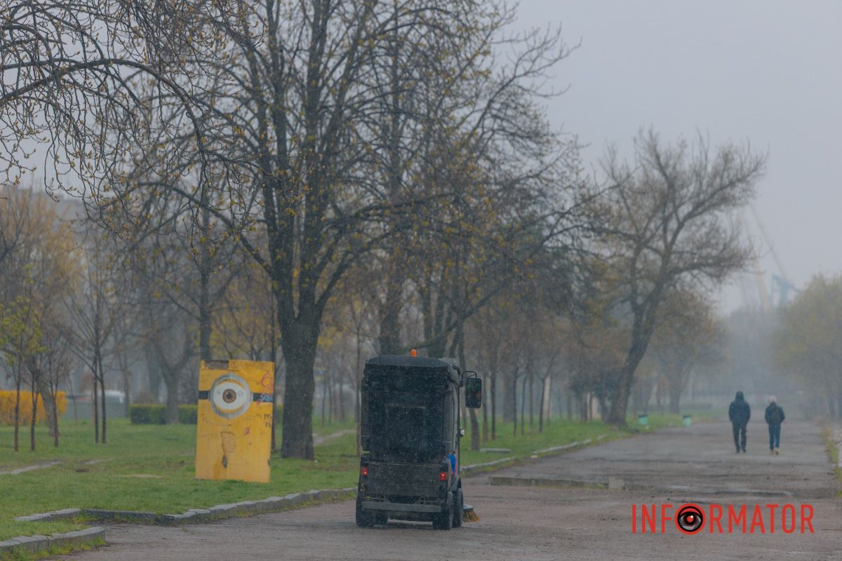 Тюльпани під білою ковдрою: Дніпро у квітні засипає снігом 4