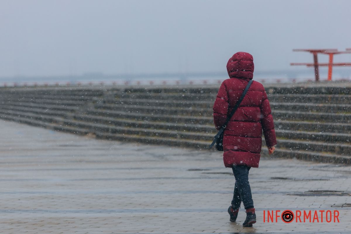 Тюльпани під білою ковдрою: Дніпро у квітні засипає снігом 16